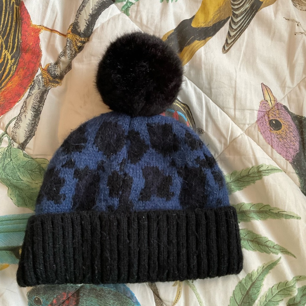 Kate spade meow black blue leopard winter beanie hat